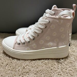 Art Class Blakely Blush Pink Daisy High-Top Sneakers NEW in Sizes 13 and 3